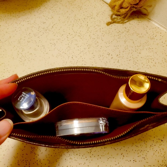 Louis Vuitton LV monogram toiletry bag with divider. - Picture 6 of 8